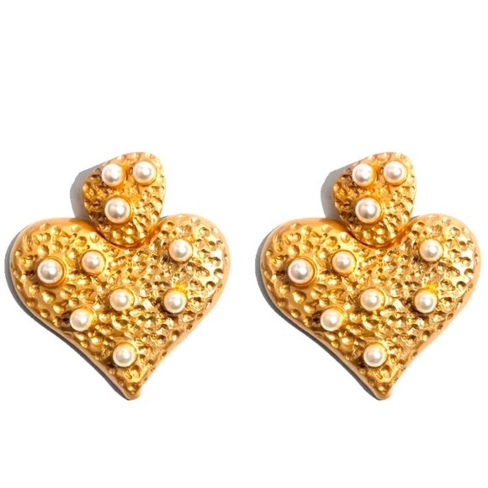 NWOT Heart earrings with simulated pearls Valentine’s Day
